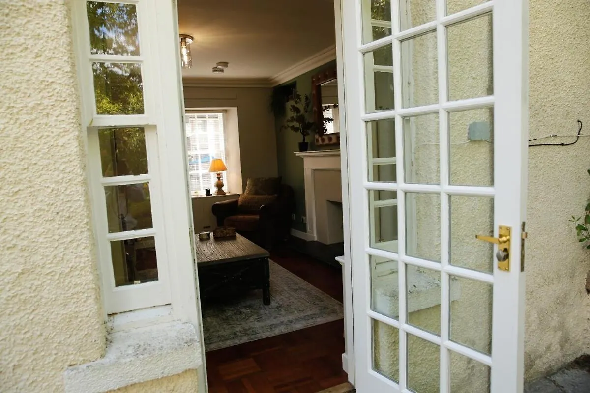 Snow Cottage, Old Aberdeen, 3 Bedroom Luxury 0*, Aberdeen