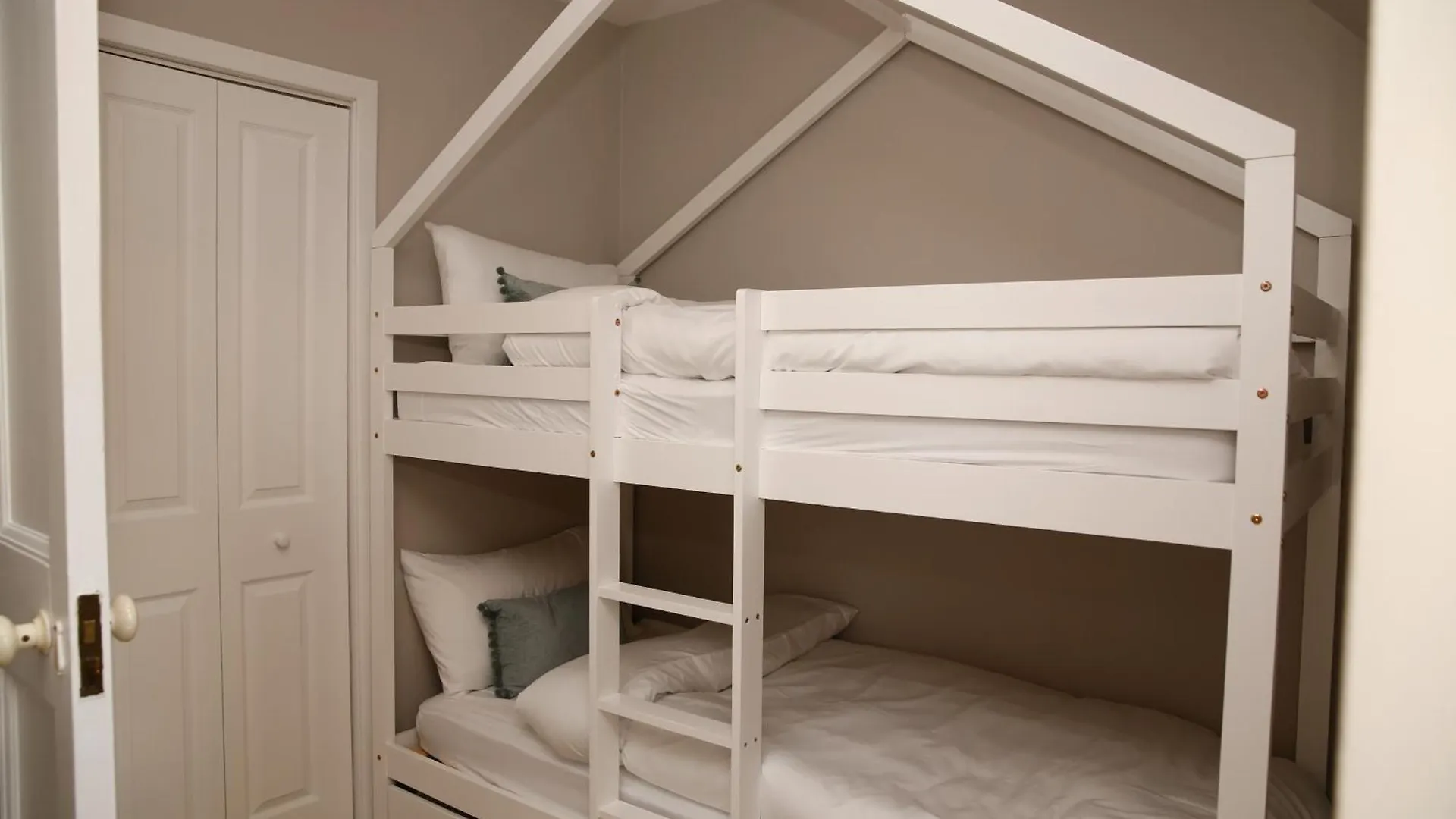 Snow Cottage, Old Aberdeen, 3 Bedroom Luxury Aberdeen